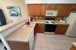 1045 Woodview Ct, Aurora, IL 60502 - Photo 8