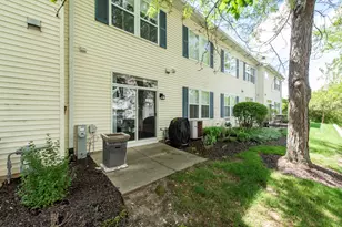 2896 Falling Waters Ln, Lindenhurst, IL 60046 - Photo 2