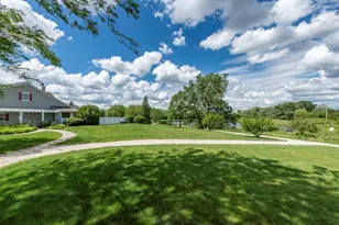 2896 Falling Waters Ln, Lindenhurst, IL 60046 - Photo 30