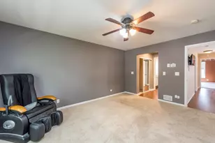 2896 Falling Waters Ln, Lindenhurst, IL 60046 - Photo 16