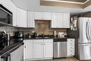 9111 S Roberts Rd, Hickory Hills, IL 60457 - Photo 8