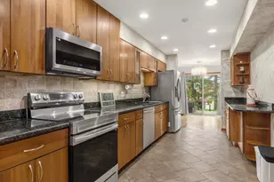 8316 High Point Cir, Darien, IL 60561 - Photo 2