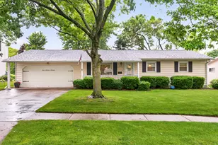 633 Emmert Dr, Sycamore, IL 60178 - Photo 1