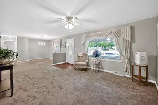 633 Emmert Dr, Sycamore, IL 60178 - Photo 4