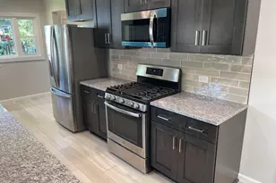 418 Midway Dr, Mundelein, IL 60060 - Photo 6