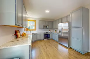 845 Red Barn Ln, Elgin, IL 60124 - Photo 8