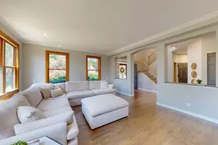 845 Red Barn Ln, Elgin, IL 60124 - Photo 4