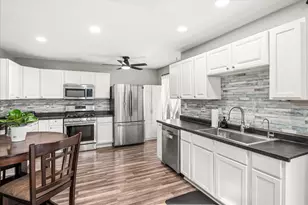 414 Flanagan Cir, Minooka, IL 60447 - Photo 6