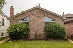 12402 S Racine Ave, Calumet Park, IL 60827 - Photo 1