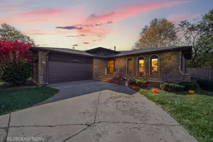 640 Aspen St, Frankfort, IL 60423 - Photo 2