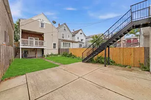 2446 W Pensacola Ave, Chicago, IL 60618 - Photo 26