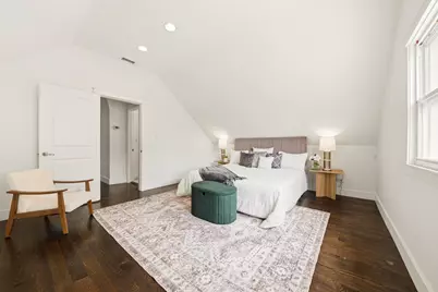 2446 W Pensacola Avenue, Chicago, IL 60618 - Photo 14