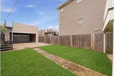 2446 W Pensacola Avenue, Chicago, IL 60618 - Photo 24