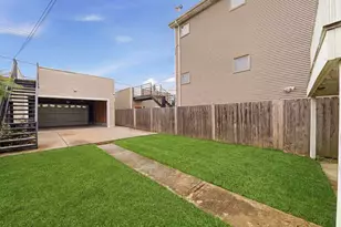 2446 W Pensacola Ave, Chicago, IL 60618 - Photo 24