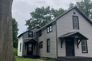 708 W Jefferson St, Bloomington, IL 61701 - Photo 2