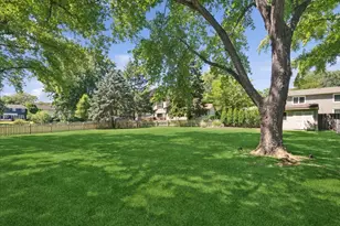 925 Manchester St, Naperville, IL 60563 - Photo 24