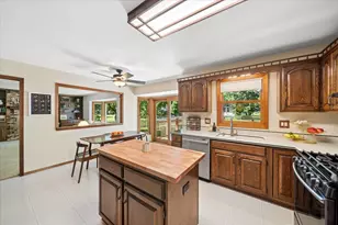 925 Manchester St, Naperville, IL 60563 - Photo 8