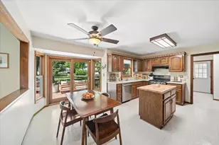 925 Manchester St, Naperville, IL 60563 - Photo 6