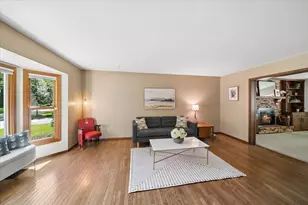 925 Manchester St, Naperville, IL 60563 - Photo 2