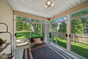 925 Manchester St, Naperville, IL 60563 - Photo 12