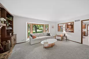 925 Manchester St, Naperville, IL 60563 - Photo 10
