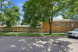 7201 S Sawyer Ave, Chicago, IL 60629 - Photo 2
