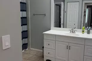 372 Sandhurst Cir, Glen Ellyn, IL 60137 - Photo 12