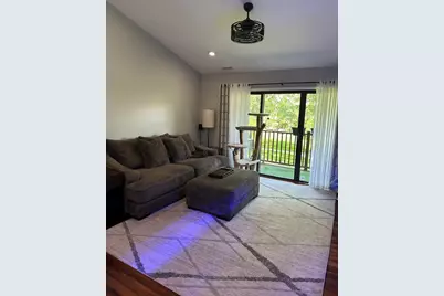 372 Sandhurst Circle #4, Glen Ellyn, IL 60137 - Photo 2