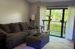 372 Sandhurst Cir, Glen Ellyn, IL 60137 - Photo 2