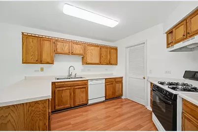 [Address not provided], Carol Stream, IL 60188 - Photo 12