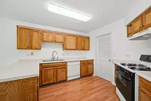 [Address not provided], Carol Stream, IL 60188 - Photo 12