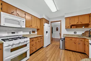 28W075 Aurora Ave, Naperville, IL 60540 - Photo 16