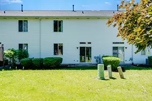 1111 Vail Ct, Naperville, IL 60540 - Photo 2