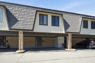 11 Cour Caravelle, Palos Hills, IL 60465 - Photo 2