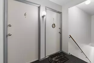 6818 Roberts Dr, Woodridge, IL 60517 - Photo 2