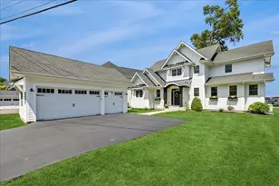 225 Edgewater Dr, Crystal Lake, IL 60014 - Photo 2