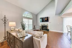 1204 N Knollwood Dr, Palatine, IL 60067 - Photo 2