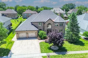 10 Founders Pointe, Bloomingdale, IL 60108 - Photo 2