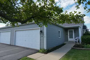 49 S Walnut Dr, North Aurora, IL 60542 - Photo 2