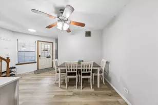 1375 Ridgefield Cir, Carol Stream, IL 60188 - Photo 8