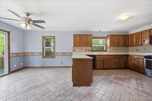 13 Saddlewood Ct, Sugar Grove, IL 60554 - Photo 8