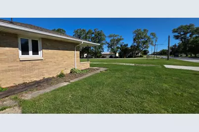 6678 S State Route 1, Saint Anne, IL 60964 - Photo 16