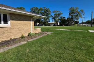 6678 S State Route 1, Saint Anne, IL 60964 - Photo 16
