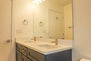 2230 W Wilson Ave, Chicago, IL 60625 - Photo 10