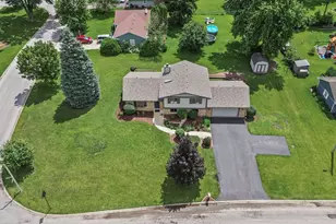 46 Ashlawn Ave, Oswego, IL 60543 - Photo 32