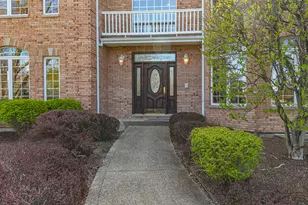 37181 N Fox Hill Dr, Wadsworth, IL 60083 - Photo 2