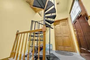 5741 S Sawyer Ave, Chicago, IL 60629 - Photo 14