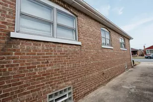 2545 E 93rd St, Chicago, IL 60617 - Photo 18