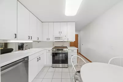 402 Kelburn Road #323, Deerfield, IL 60015 - Photo 6