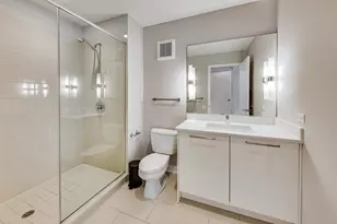 198 N Park Dr, Chicago, IL 60601 - Photo 30